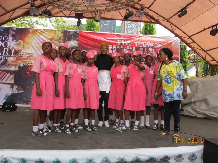 stephanie-linus-mentors-students-at-the-lagos-book-arts-festival-2016-2