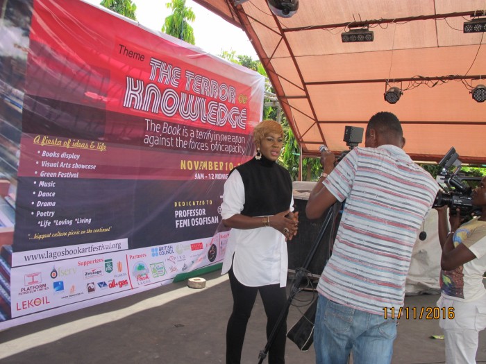 stephanie-linus-mentors-students-at-the-lagos-book-arts-festival-2016